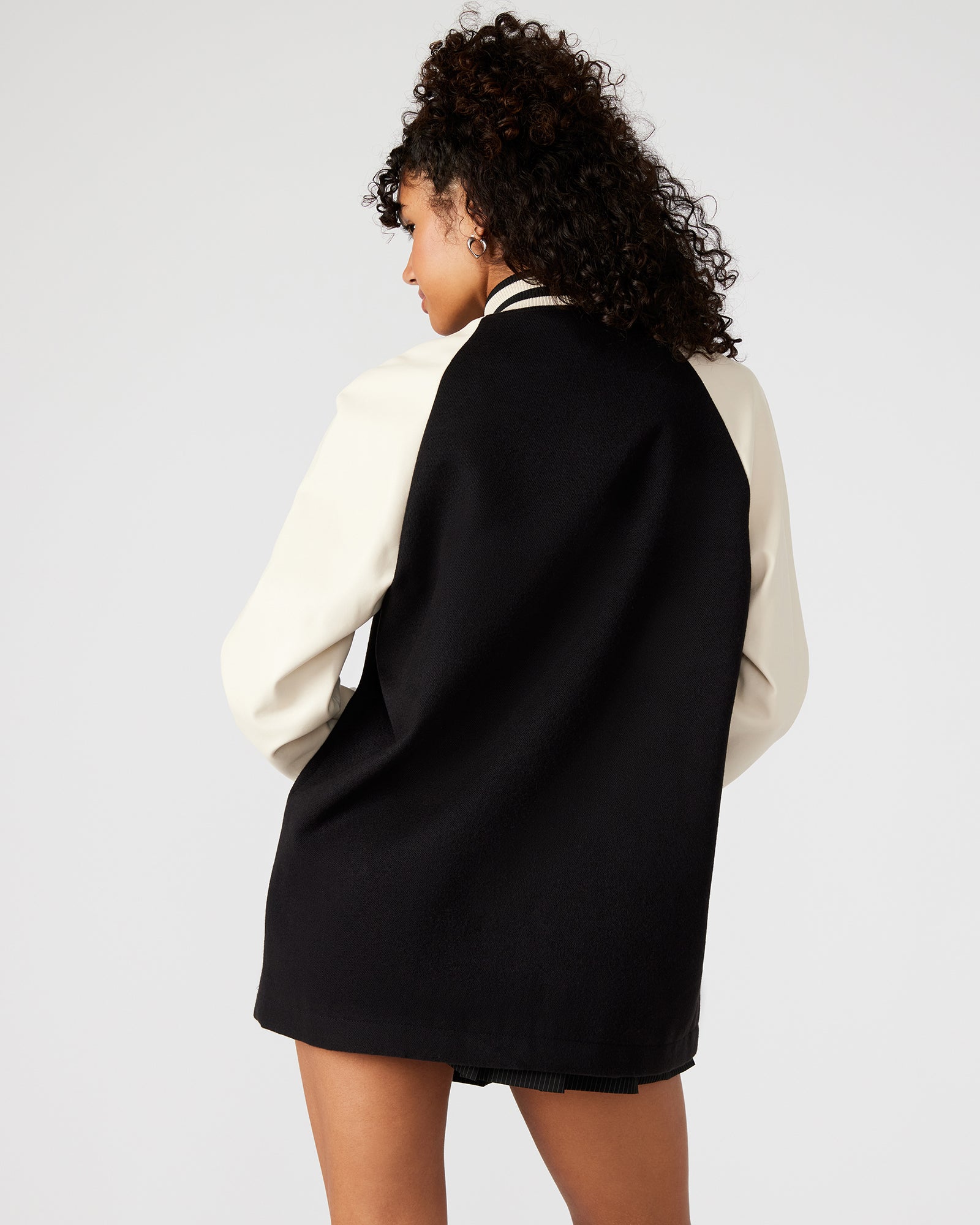 Stylish SKYLIE Black Jacket - A Fashion Essential