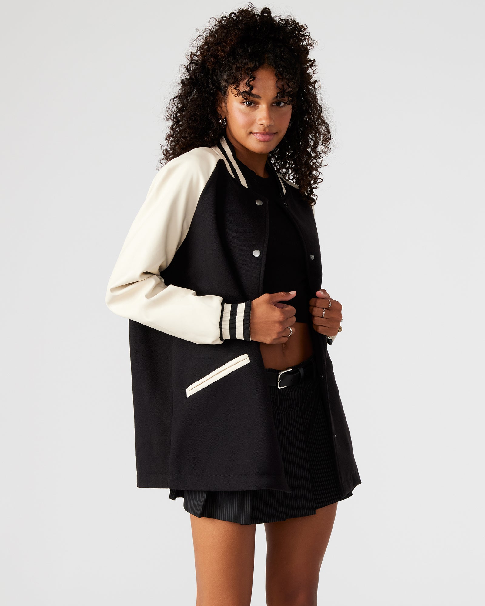 Stylish SKYLIE Black Jacket - A Fashion Essential